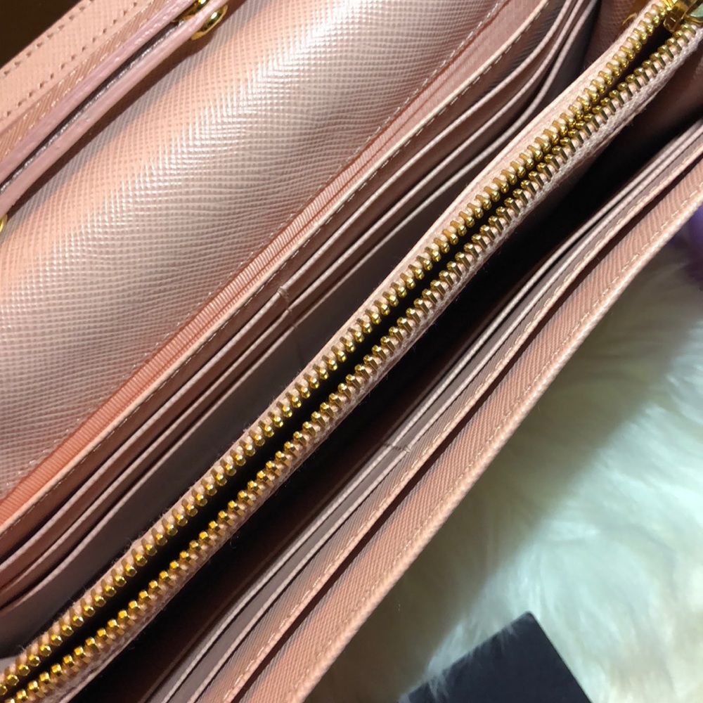 Prada crossbody/ WOC wallet on chain. - Picture 6 of 8